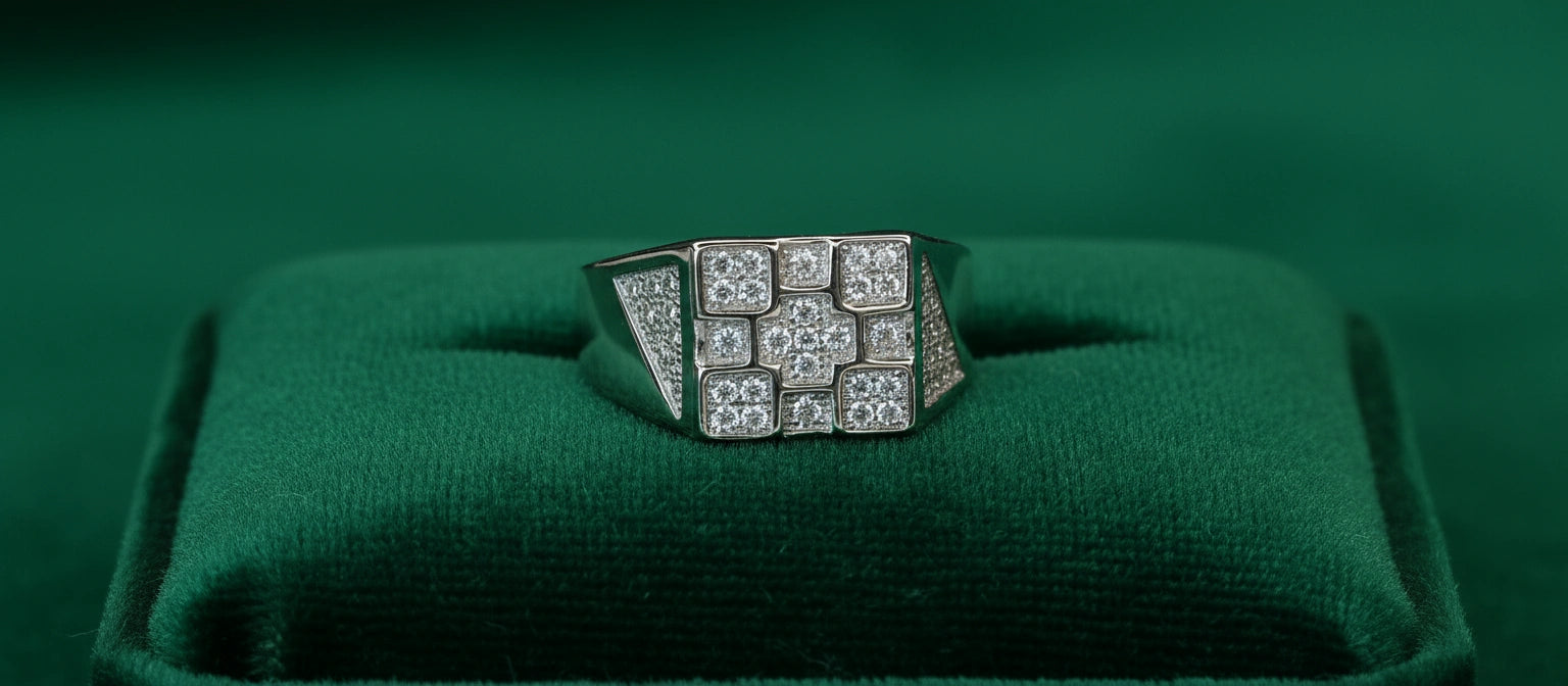 The Empire Pavé Ring - 925 Silver with Princess-Cut Mosaic