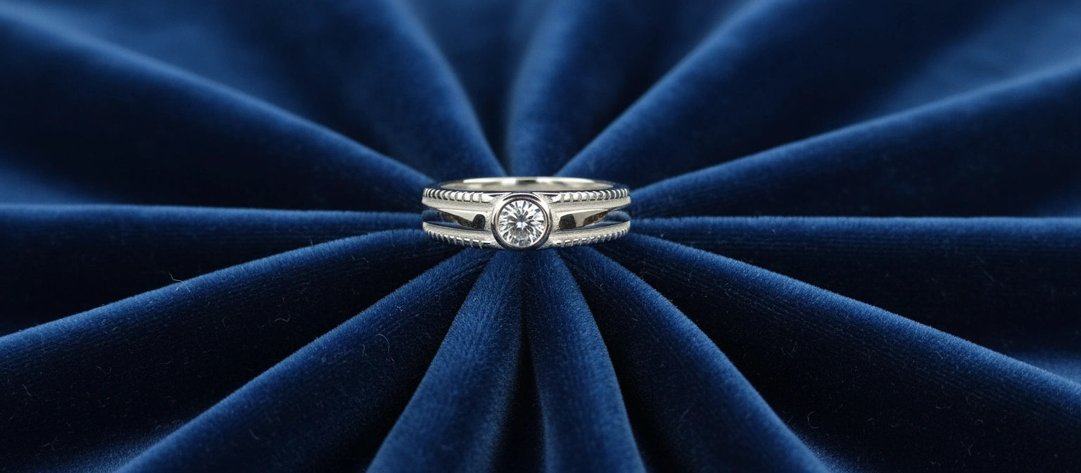 The Meridian Solitaire Ring - 925 Silver with Split Shank Band