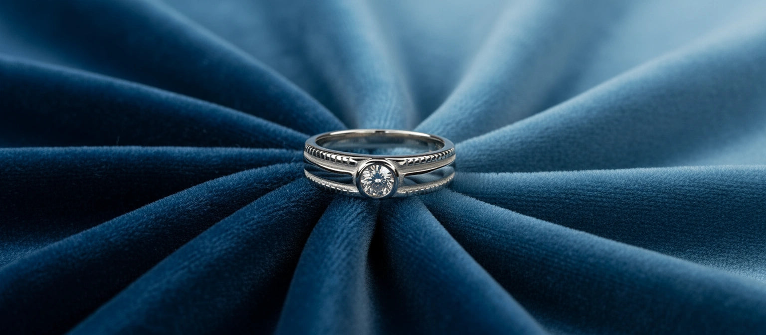 The Meridian Solitaire Ring - 925 Silver with Split Shank Band