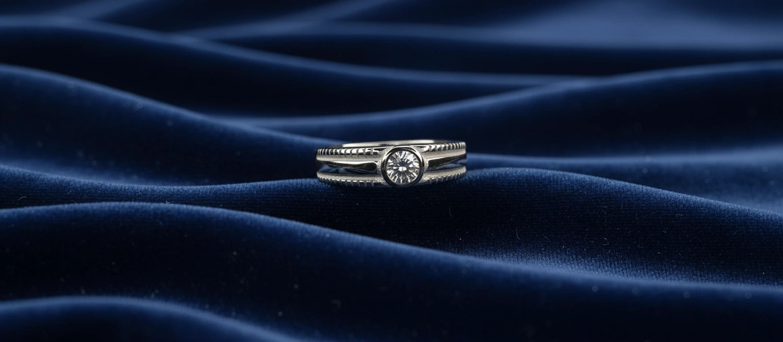 The Meridian Solitaire Ring - 925 Silver with Split Shank Band