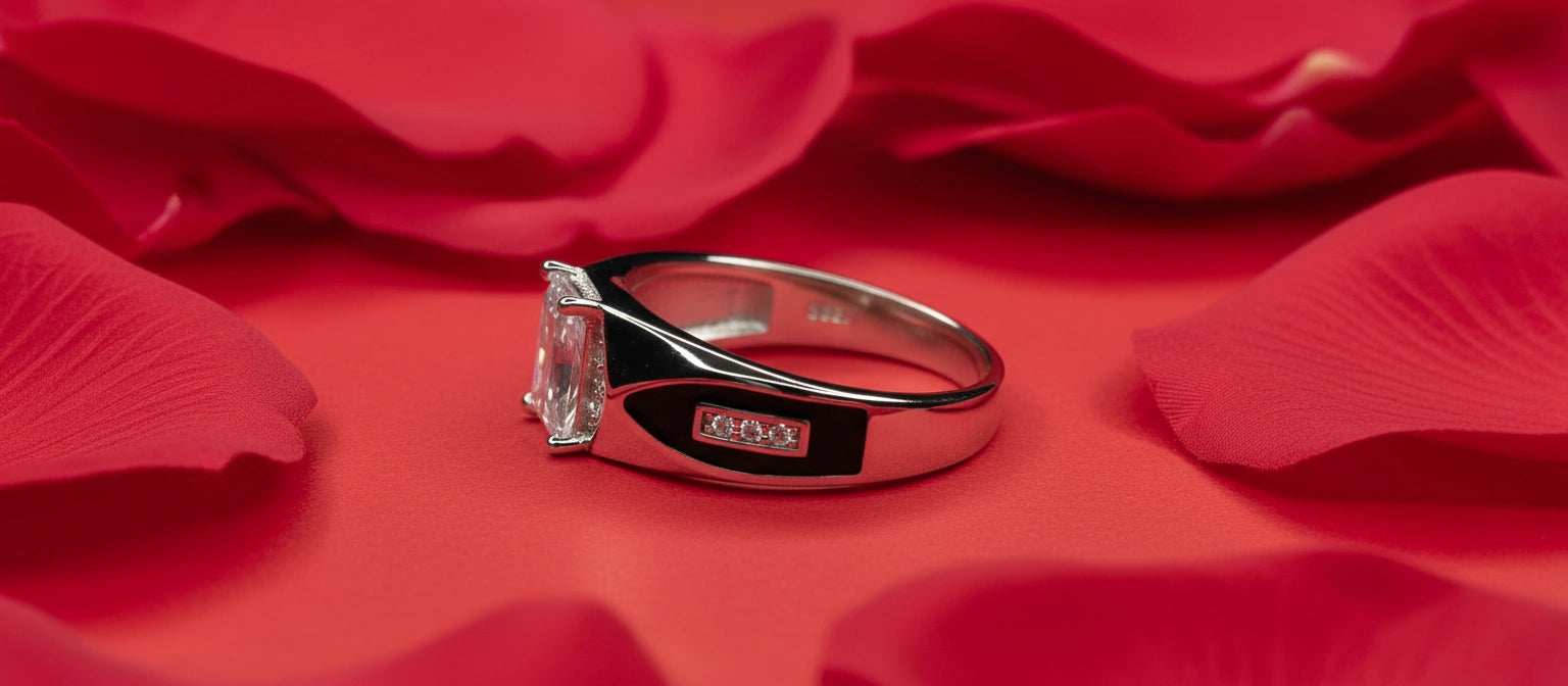 The Regent's Decree Ring - 925 Silver with Solitaire & Enamel
