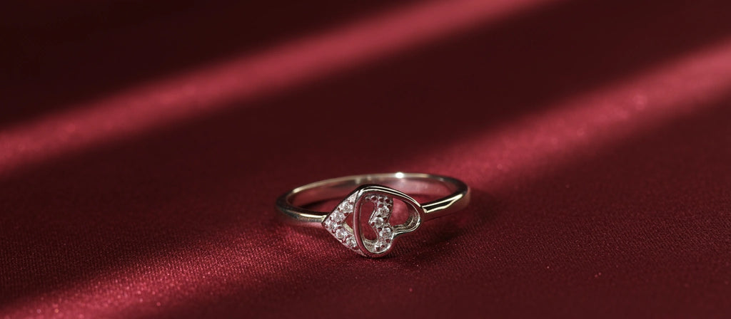 The Sweetheart Curve Ring - 925 Silver Open Heart Design