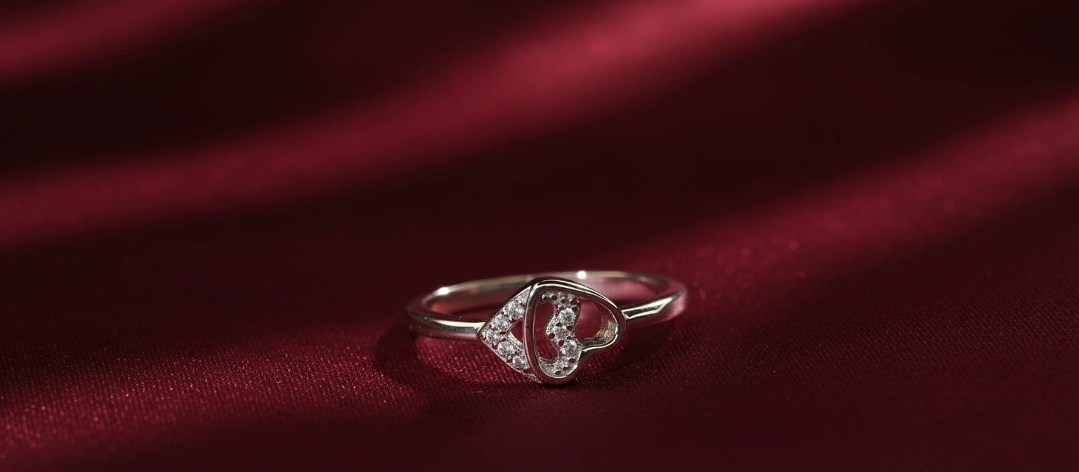 The Sweetheart Curve Ring - 925 Silver Open Heart Design