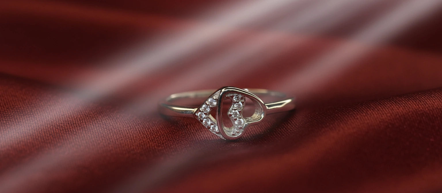 The Sweetheart Curve Ring - 925 Silver Open Heart Design