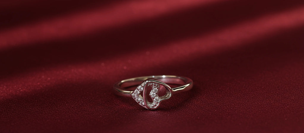 The Sweetheart Curve Ring - 925 Silver Open Heart Design