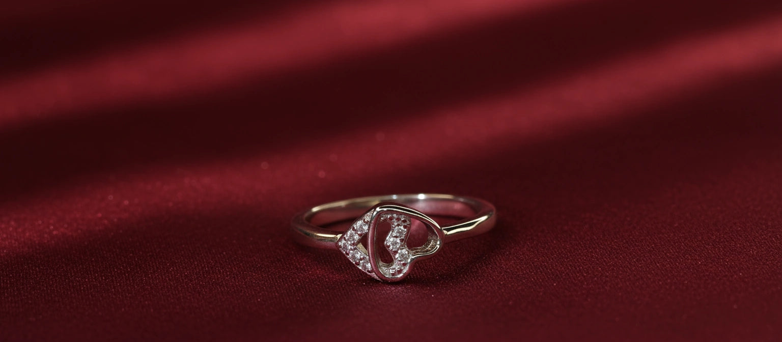 The Sweetheart Curve Ring - 925 Silver Open Heart Design