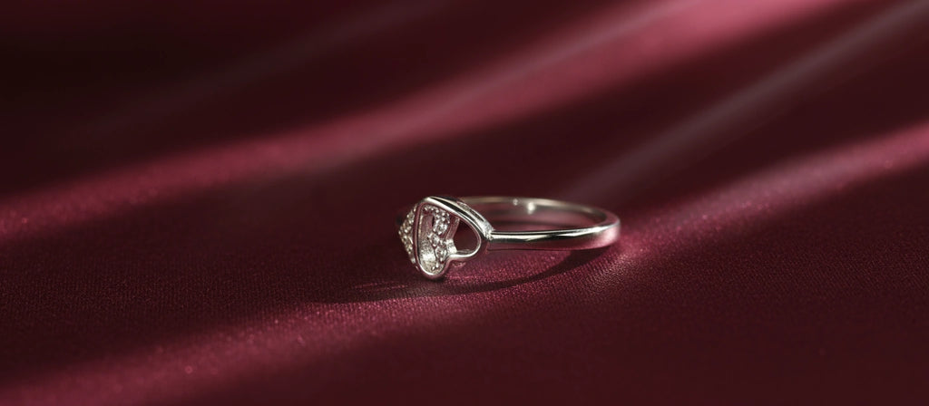 The Sweetheart Curve Ring - 925 Silver Open Heart Design