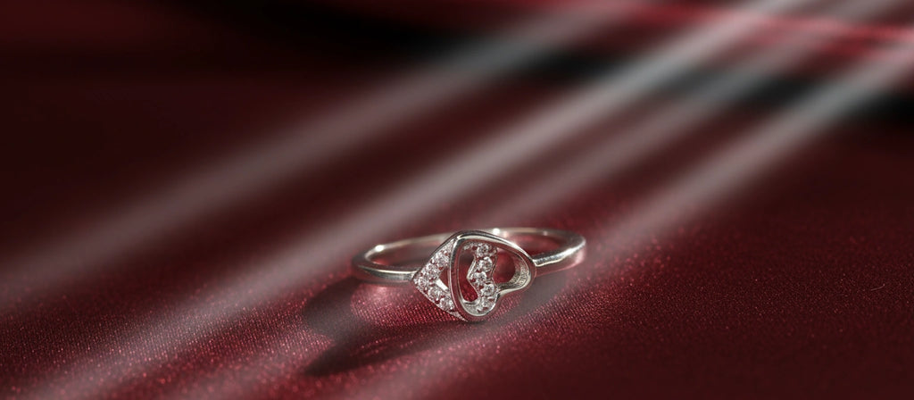 The Sweetheart Curve Ring - 925 Silver Open Heart Design